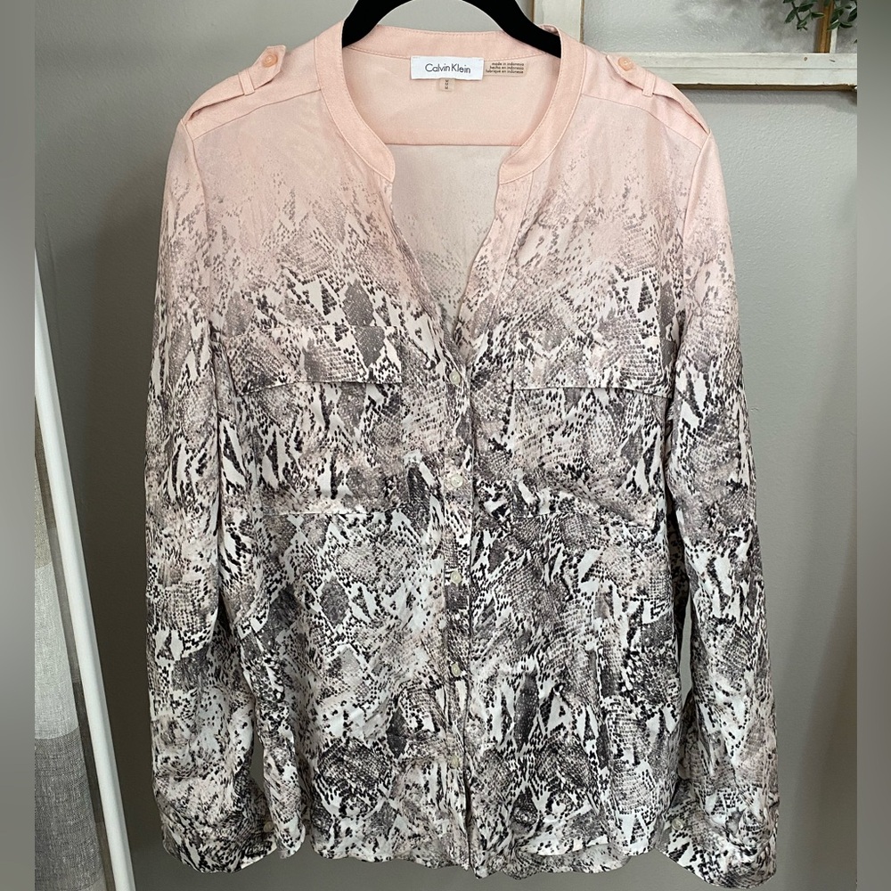 Calvin Klein Women's Blush Snake Print Blouse size medium